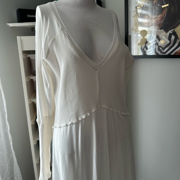 POL Cream V-Neck Women's Blouse - Picture 2 of 7